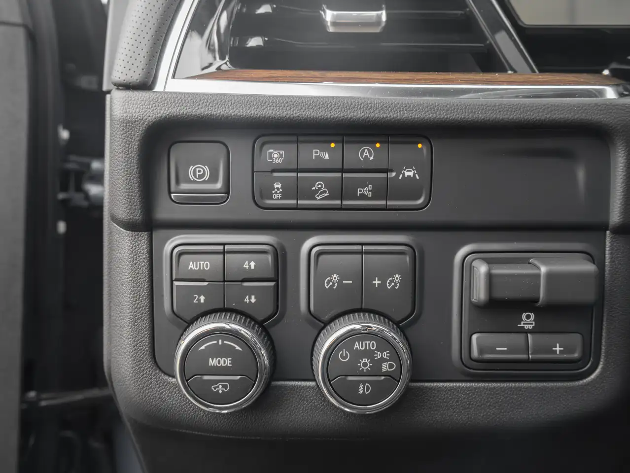 Chevrolet Tahoe photo Chevrolet Tahoe