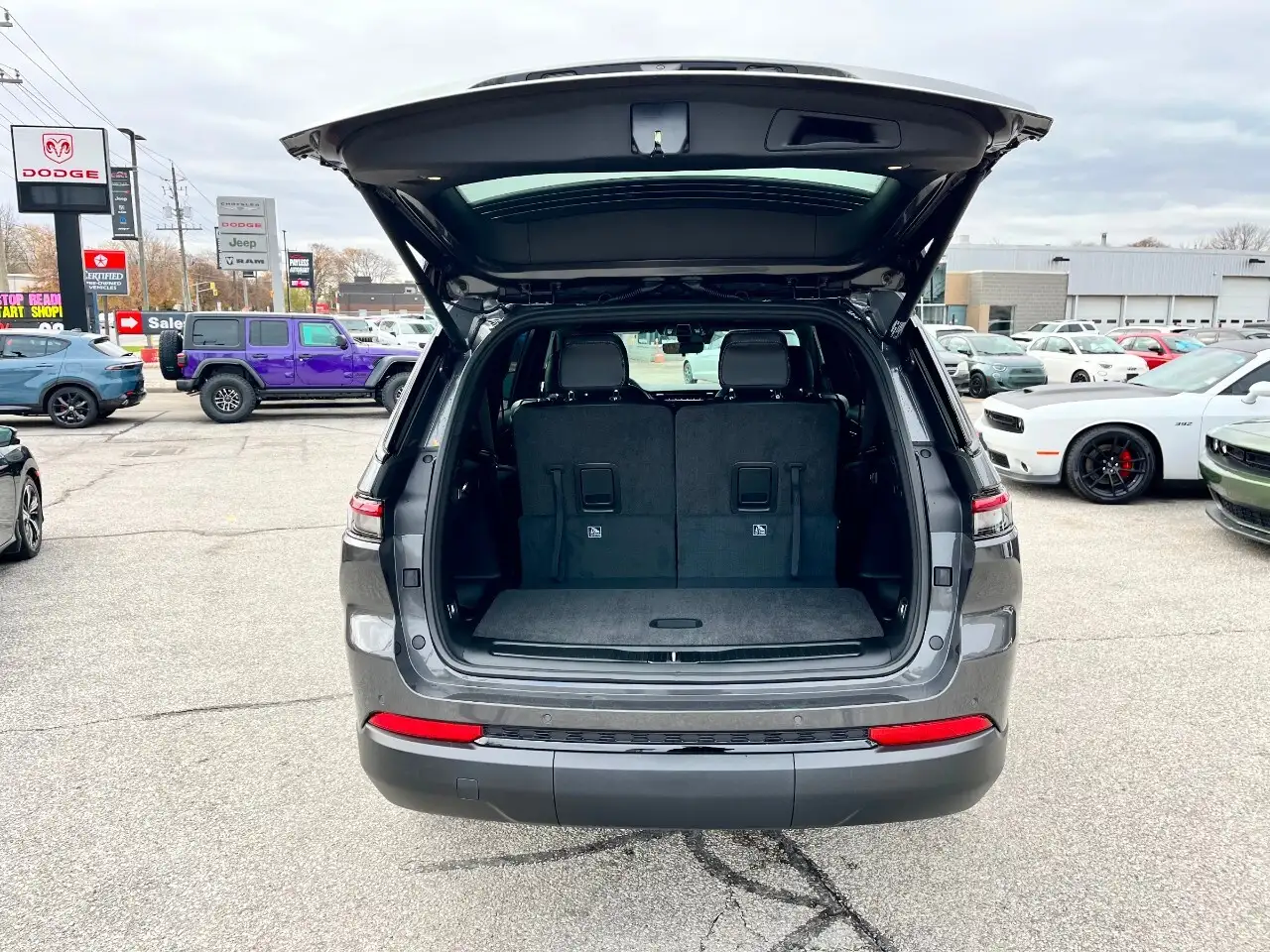 Jeep Grand Cherokee снимка Jeep Grand Cherokee