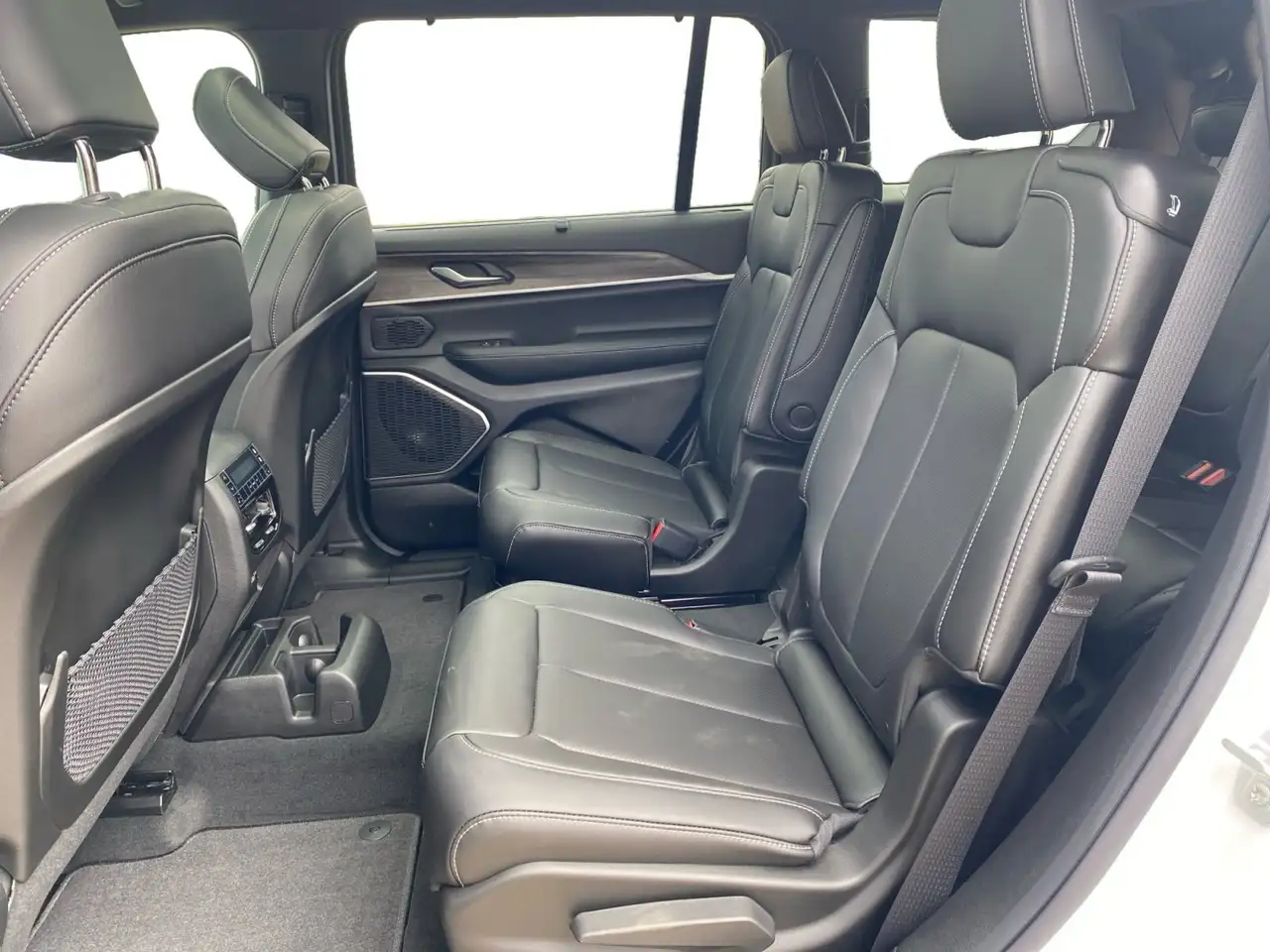 Jeep Grand Cherokee photo Jeep Grand Cherokee