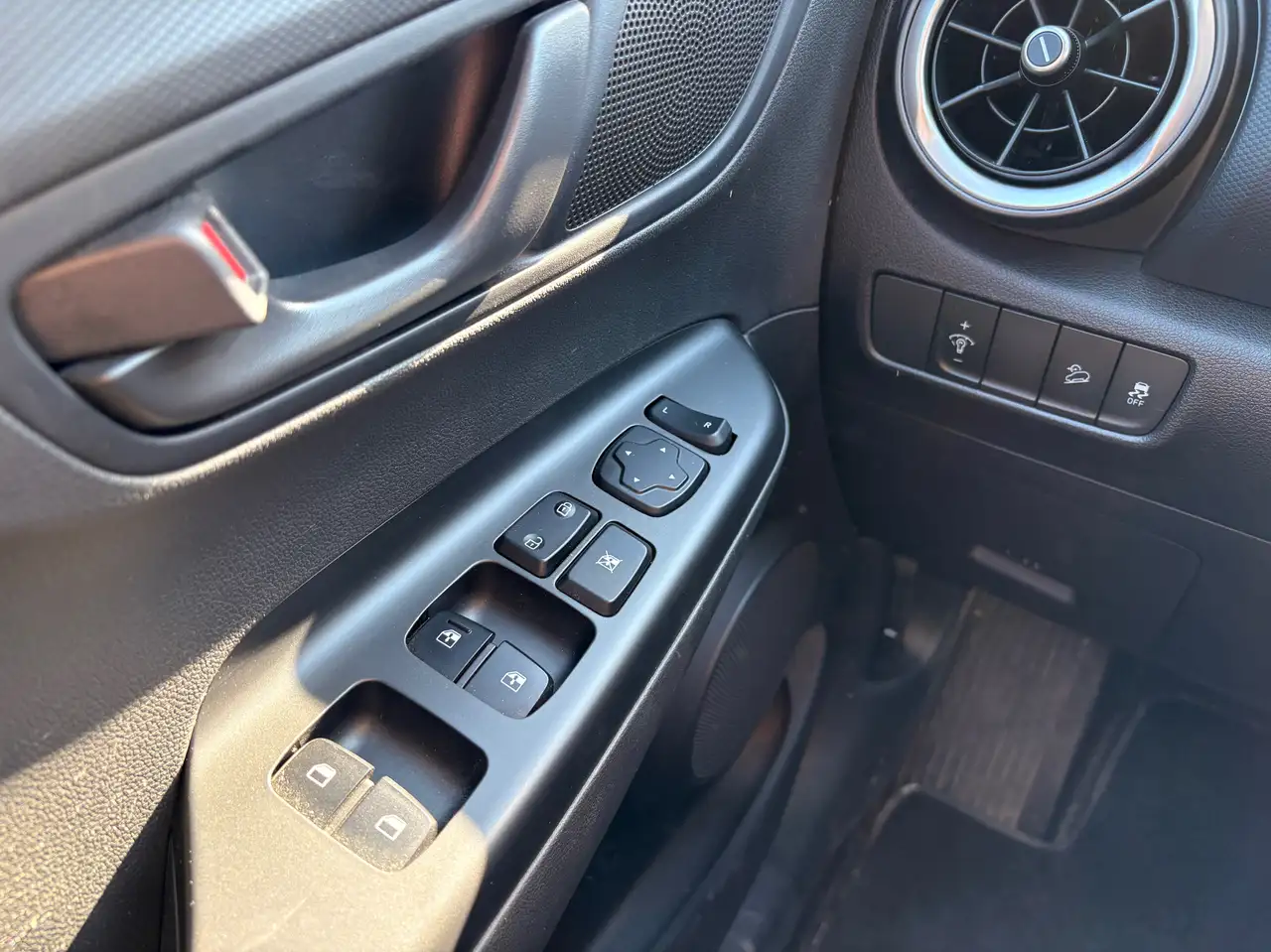 Hyundai KONA photo Hyundai KONA