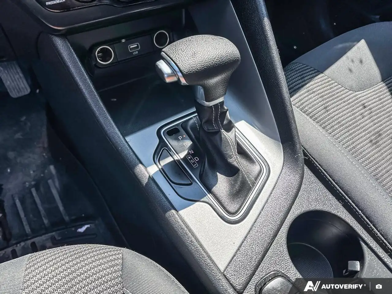Kia Niro снимка Kia Niro