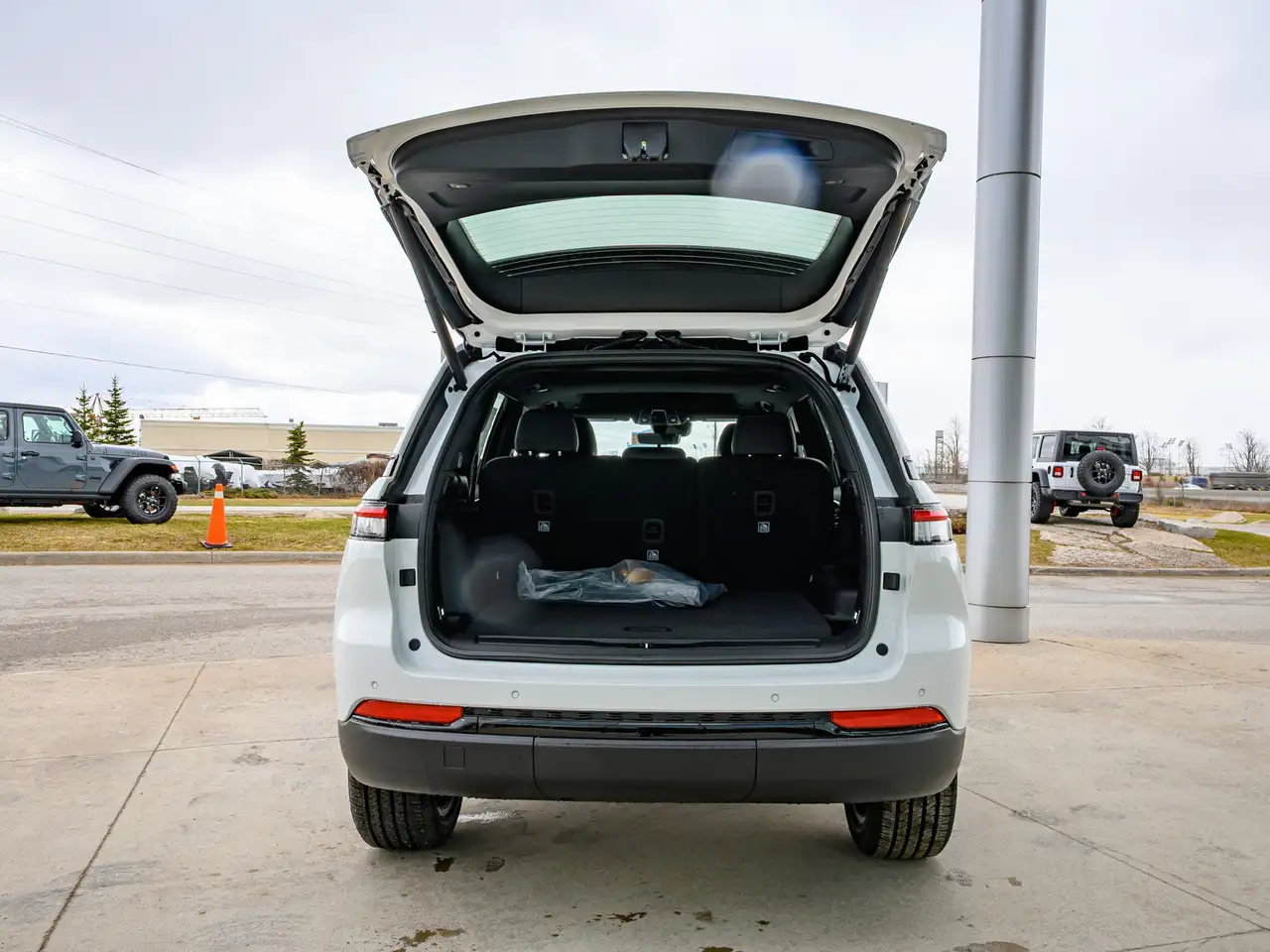 Jeep Grand Cherokee снимка Jeep Grand Cherokee
