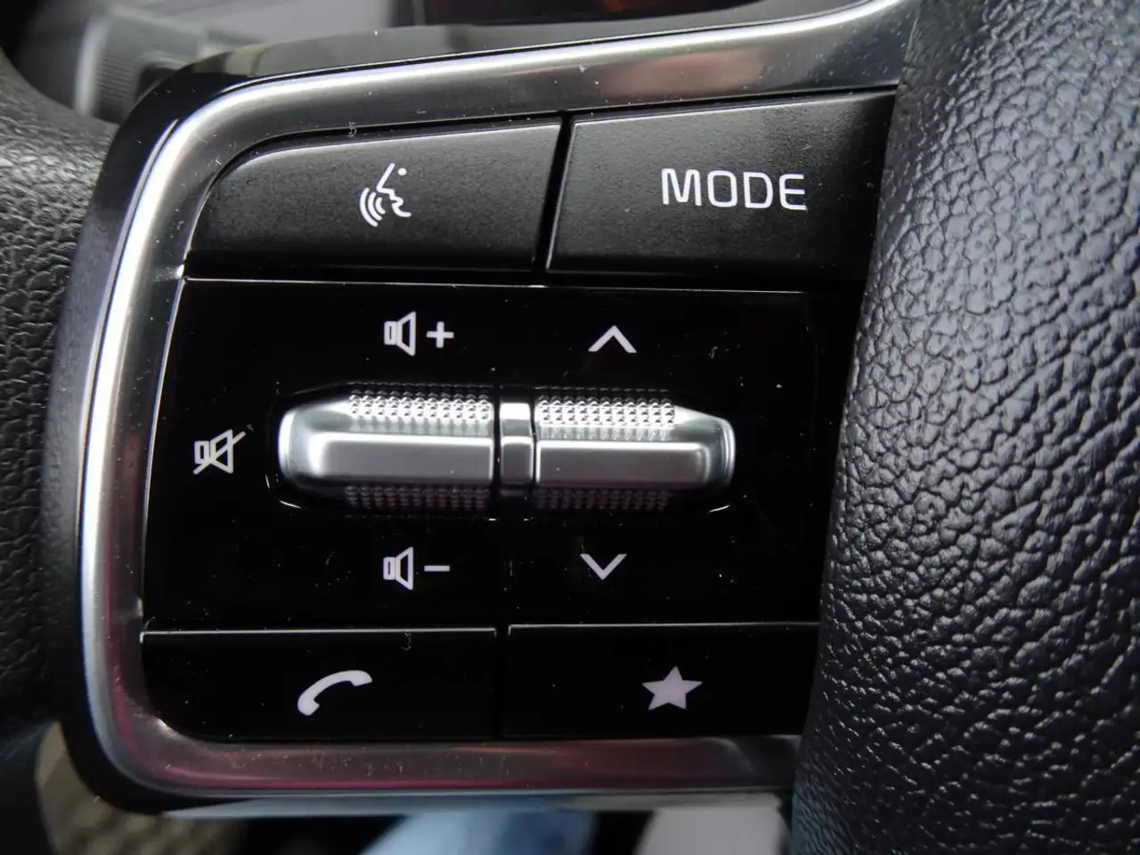 Kia Carnival снимка Kia Carnival