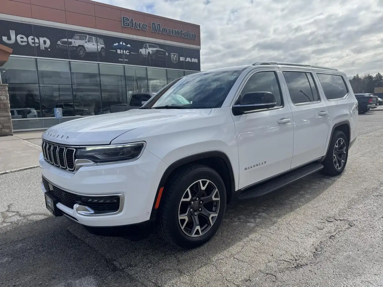 2023 Jeep Wagoneer