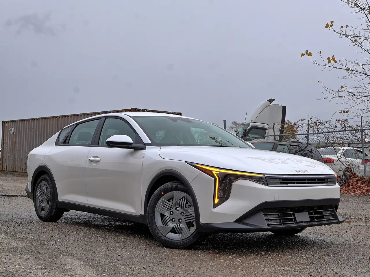 Kia K4 снимка Kia K4