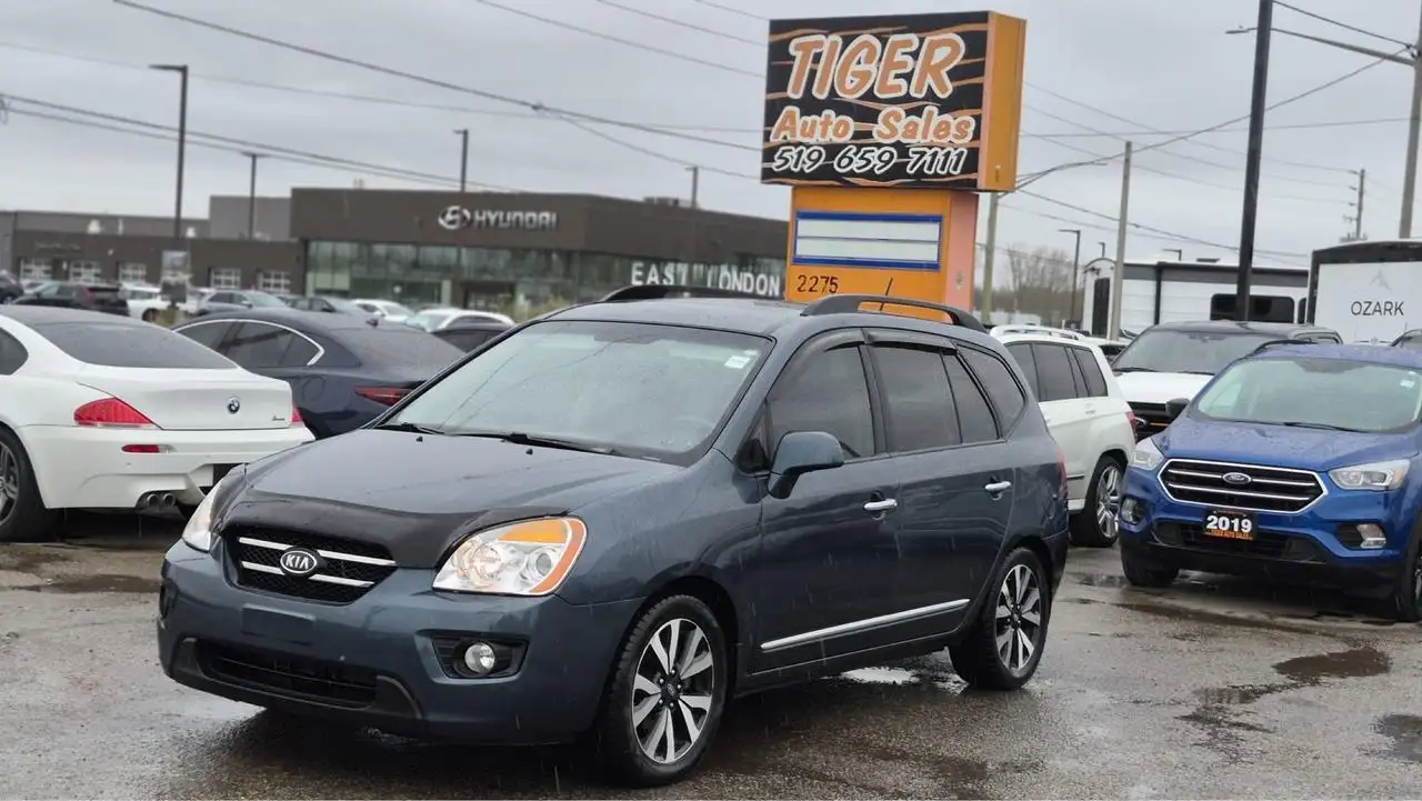 Kia Rondo снимка Kia Rondo
