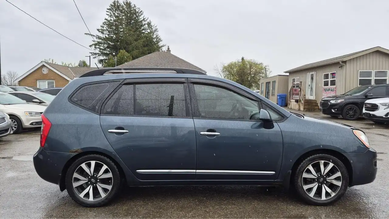 Kia Rondo снимка Kia Rondo