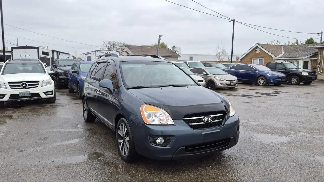 Kia Rondo снимка Kia Rondo