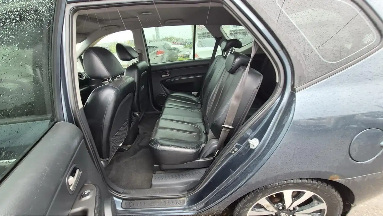 Kia Rondo снимка Kia Rondo