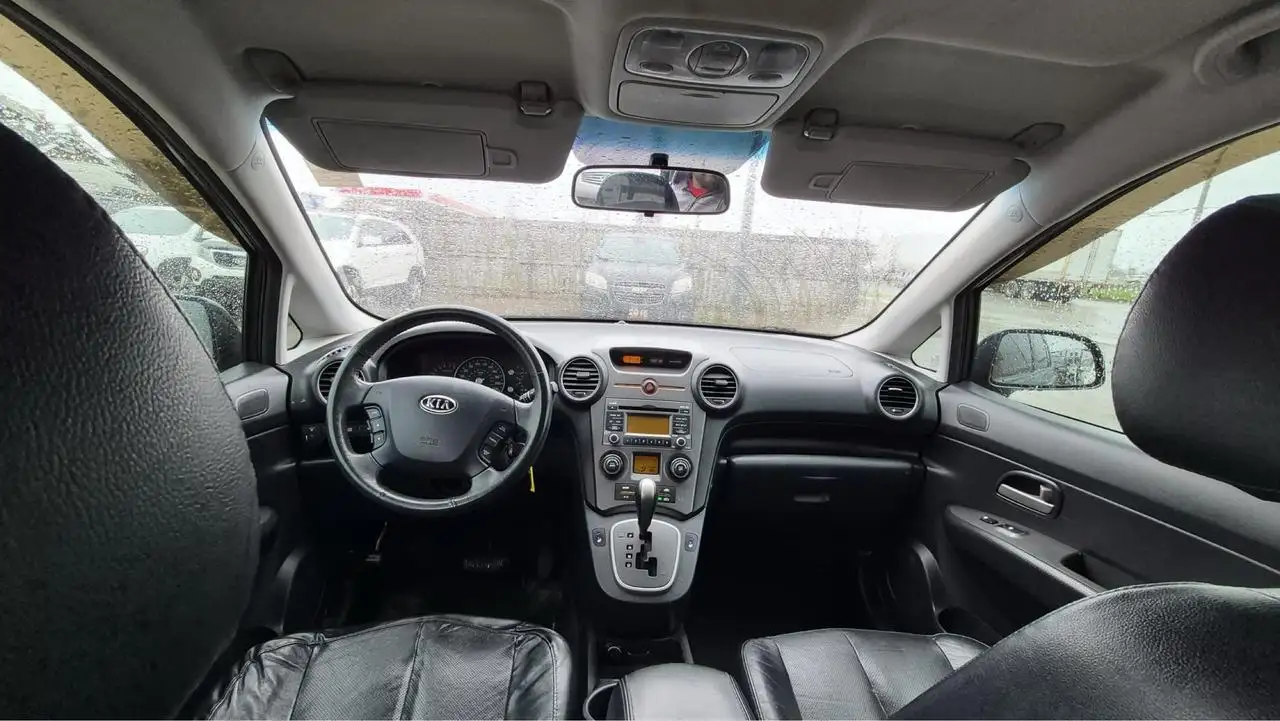 Kia Rondo снимка Kia Rondo