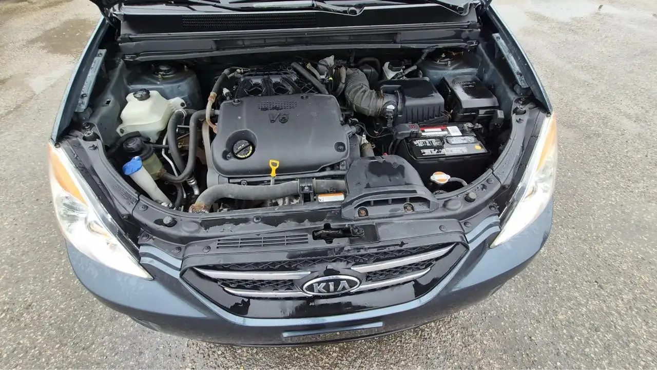 Kia Rondo снимка Kia Rondo