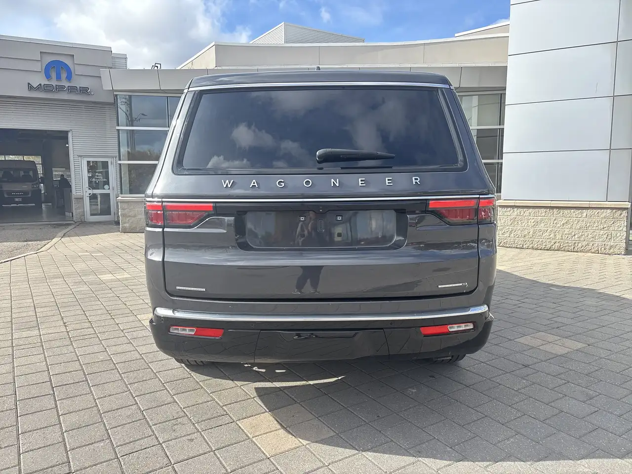 Jeep Wagoneer photo Jeep Wagoneer