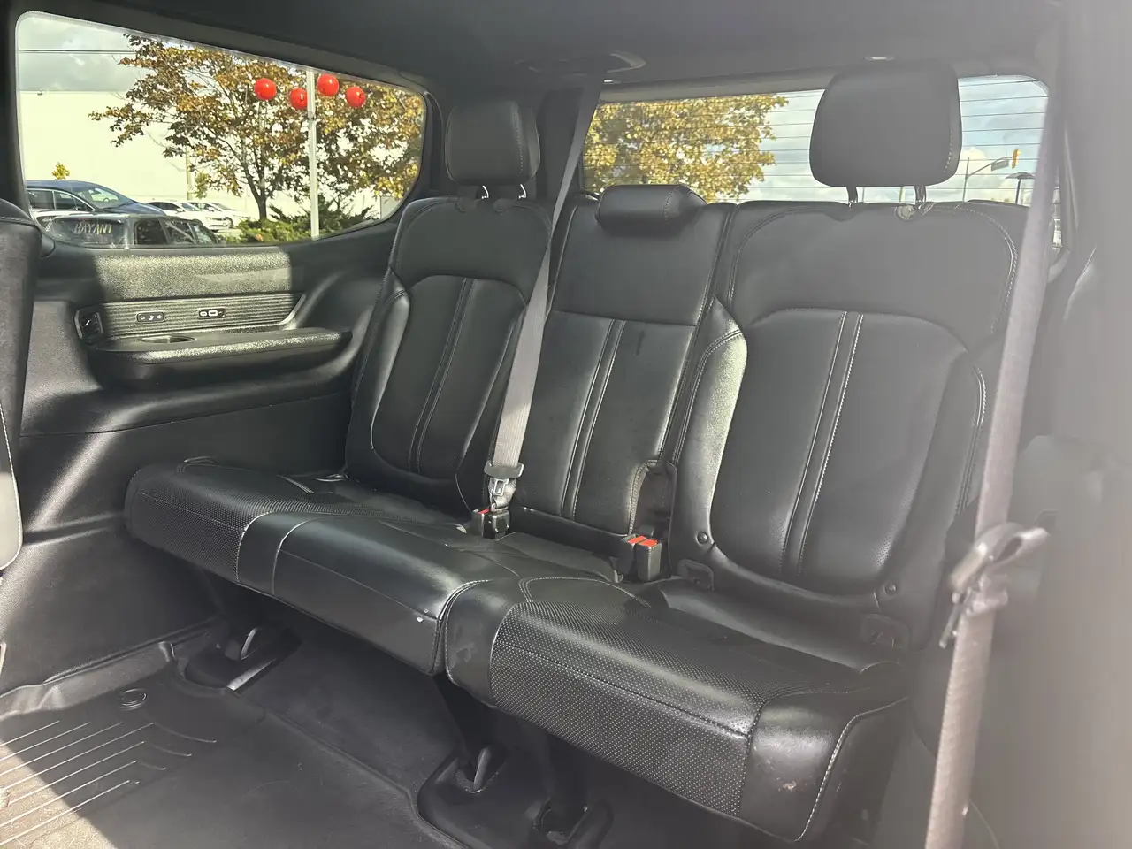 Jeep Wagoneer photo Jeep Wagoneer