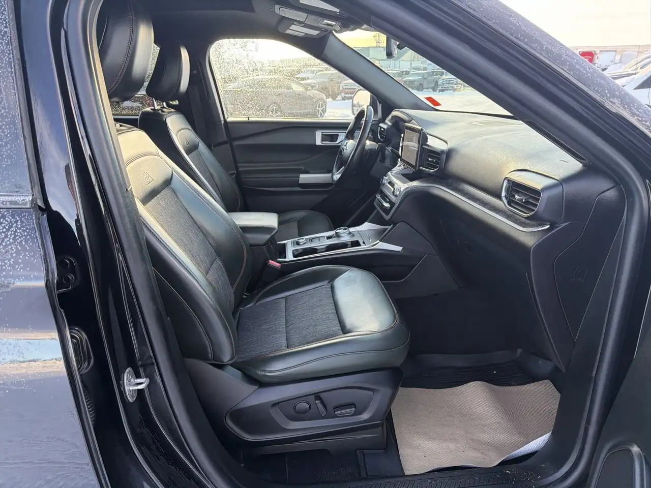 Ford Explorer снимка Ford Explorer