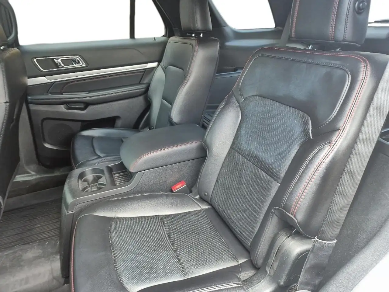 Ford Explorer снимка Ford Explorer