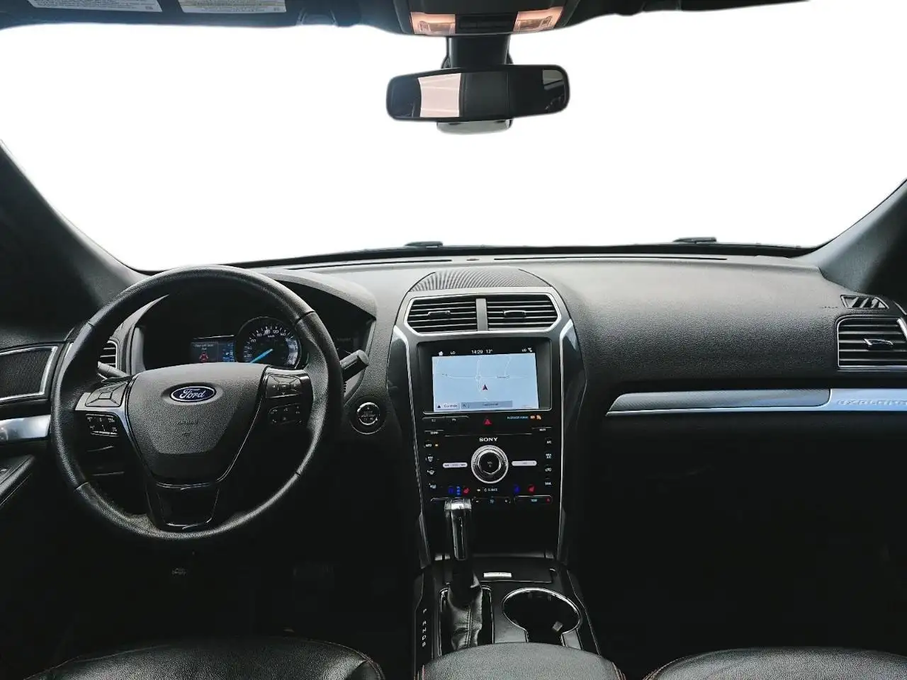 Ford Explorer снимка Ford Explorer