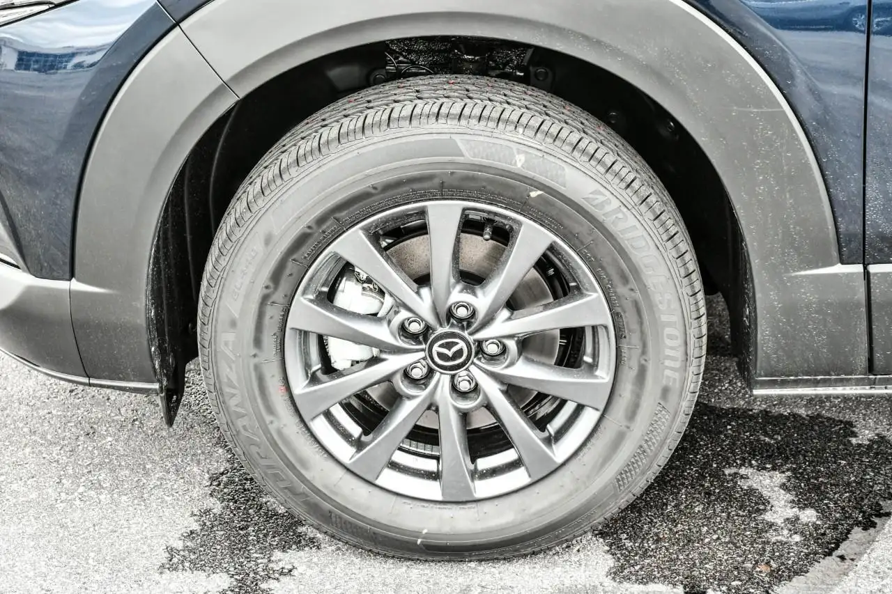Mazda CX-30 photo Mazda CX-30