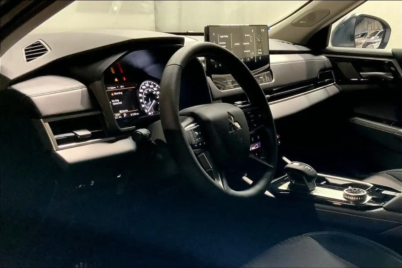 Mitsubishi Outlander photo Mitsubishi Outlander