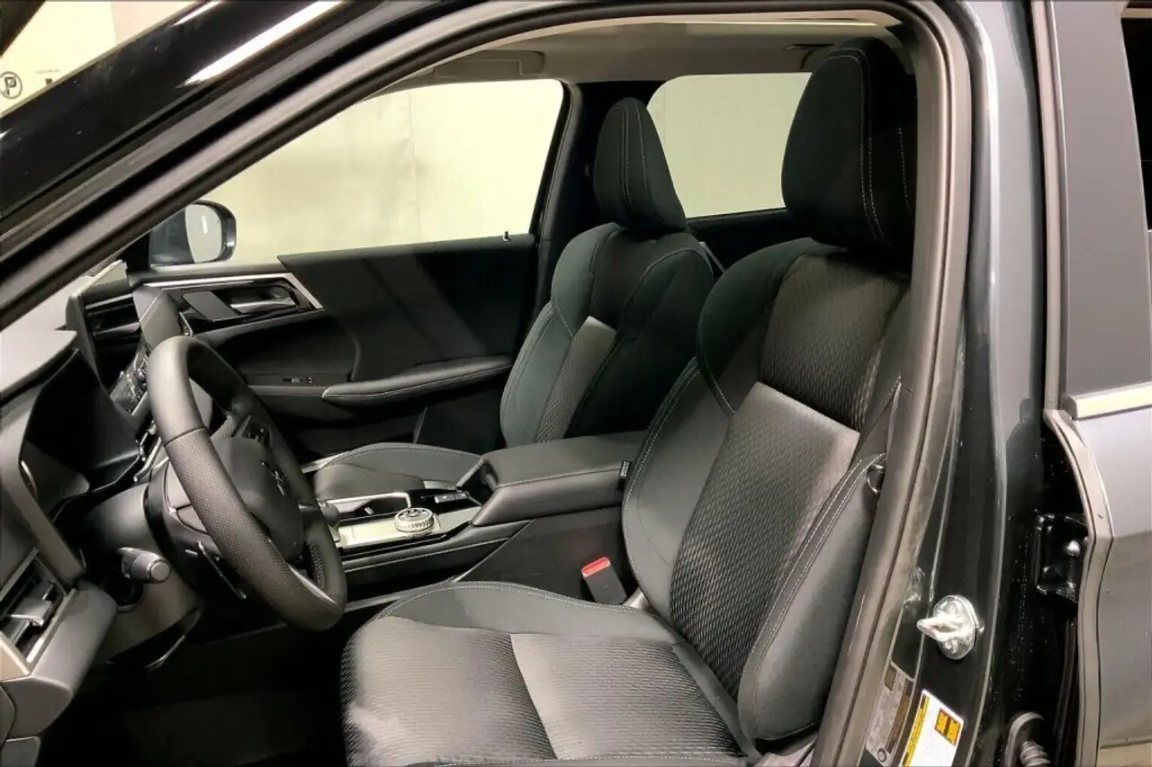 Mitsubishi Outlander photo Mitsubishi Outlander