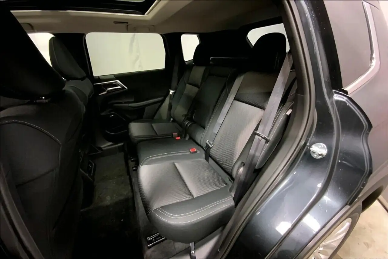 Mitsubishi Outlander photo Mitsubishi Outlander