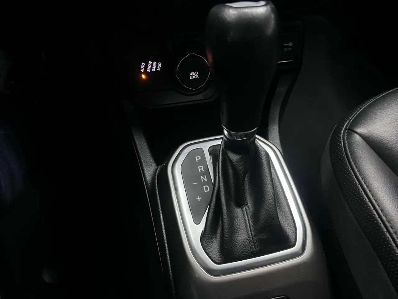 Jeep Renegade снимка Jeep Renegade