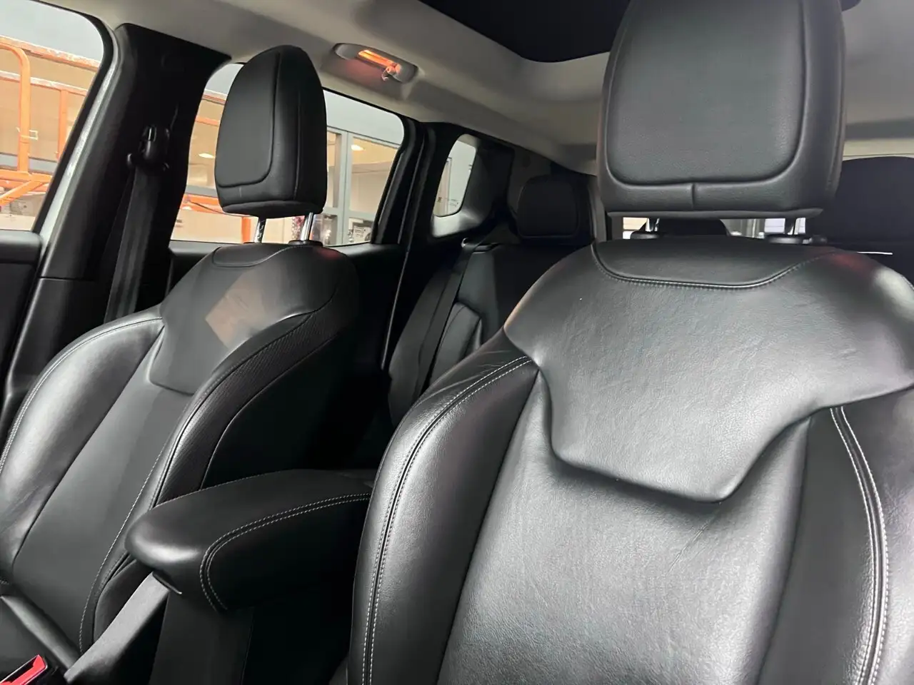 Jeep Renegade снимка Jeep Renegade