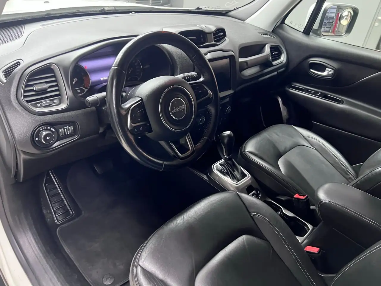 Jeep Renegade снимка Jeep Renegade