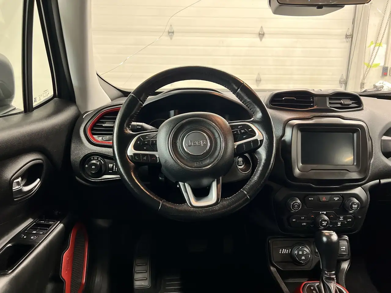 Jeep Renegade снимка Jeep Renegade
