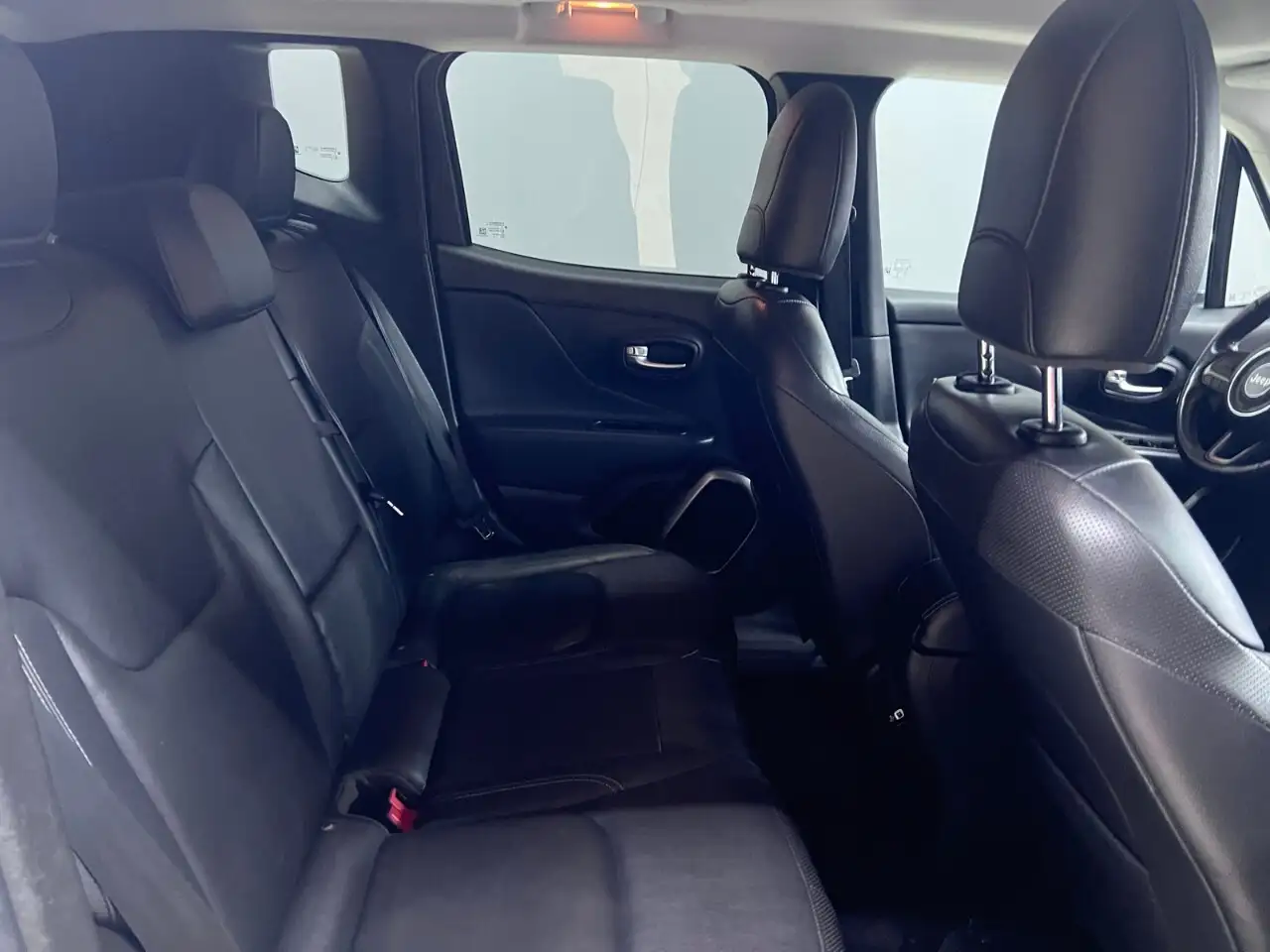 Jeep Renegade снимка Jeep Renegade