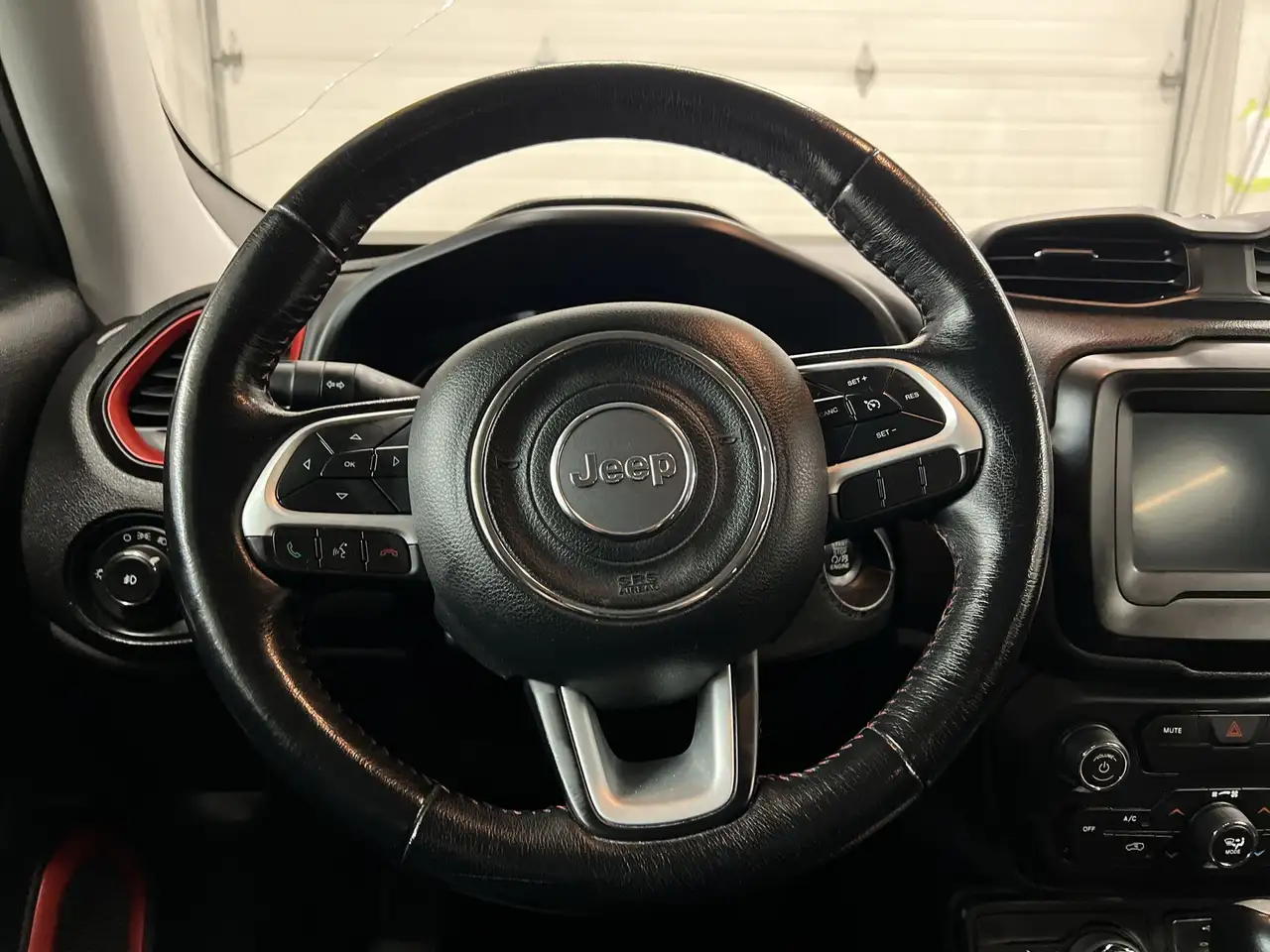 Jeep Renegade снимка Jeep Renegade
