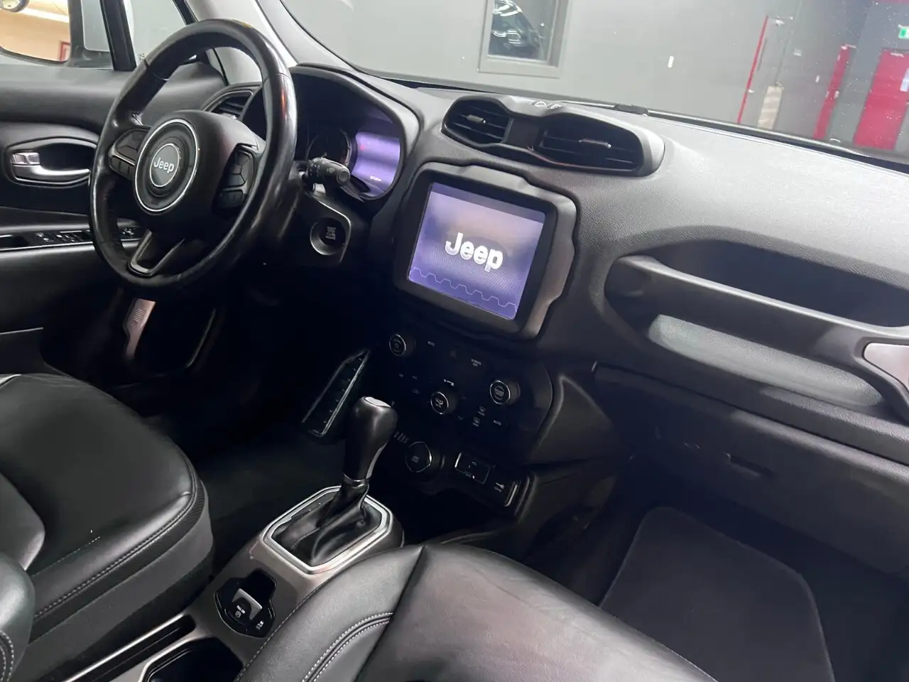 Jeep Renegade снимка Jeep Renegade