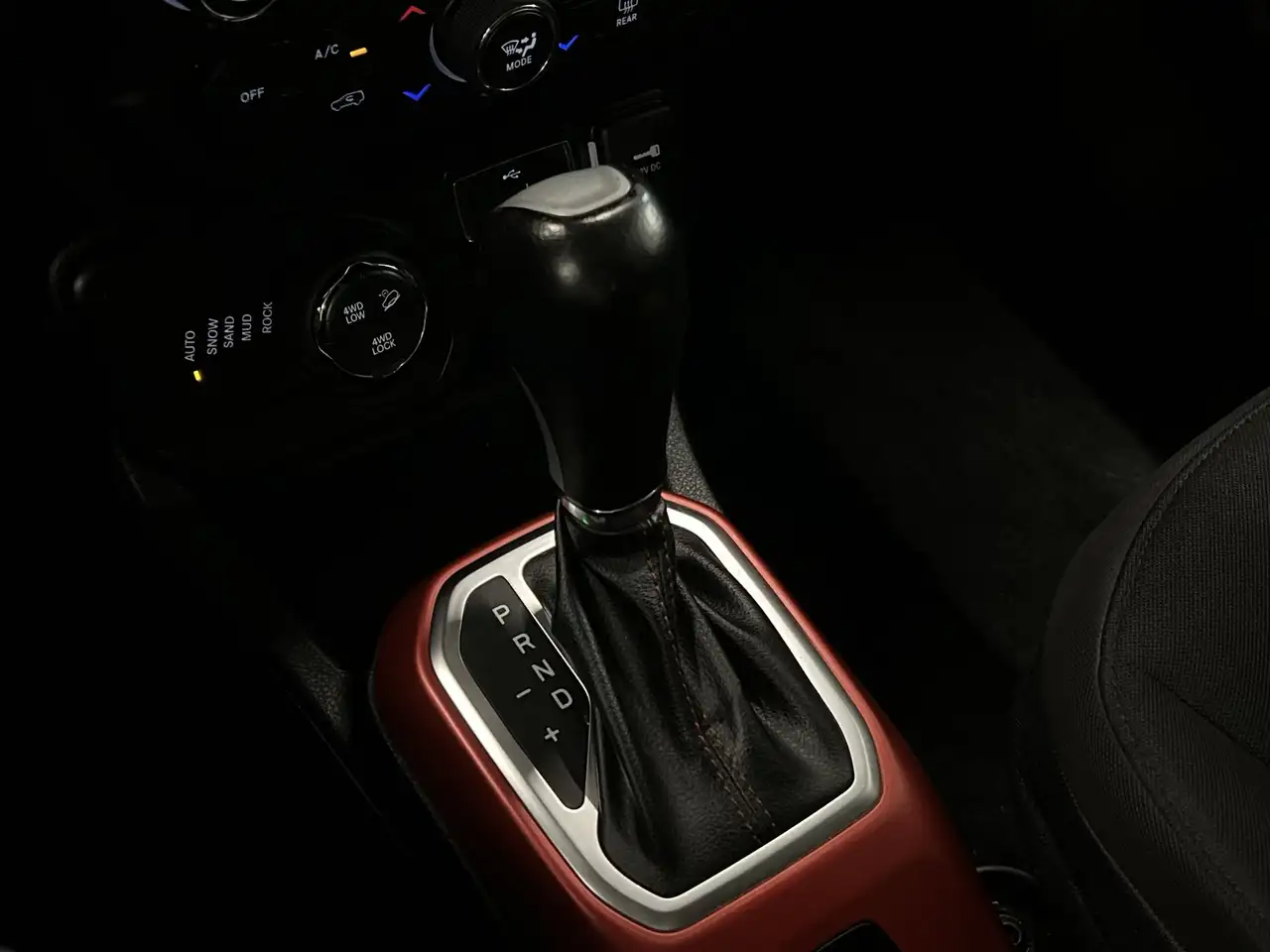 Jeep Renegade снимка Jeep Renegade