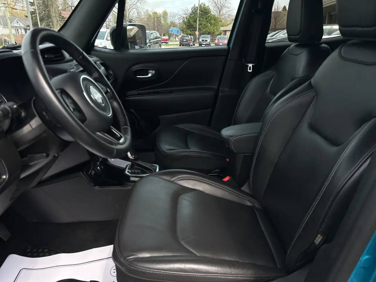Jeep Renegade снимка Jeep Renegade