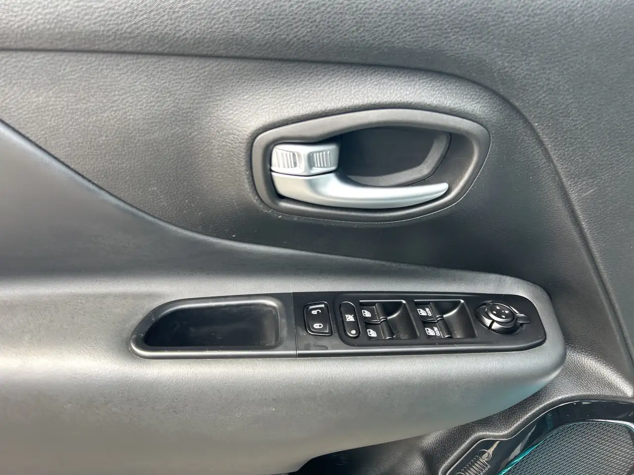 Jeep Renegade снимка Jeep Renegade