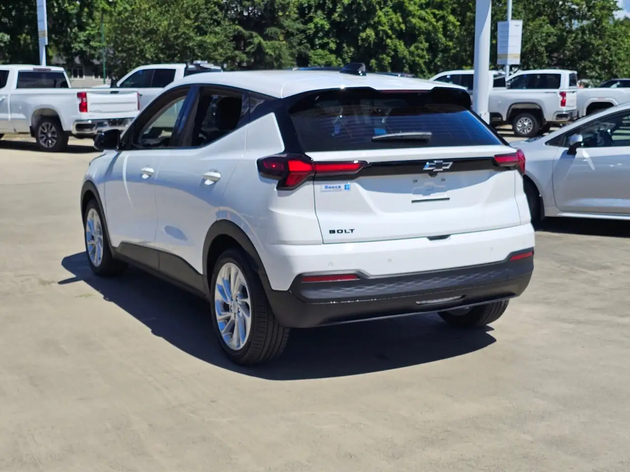 Chevrolet Bolt photo Chevrolet Bolt