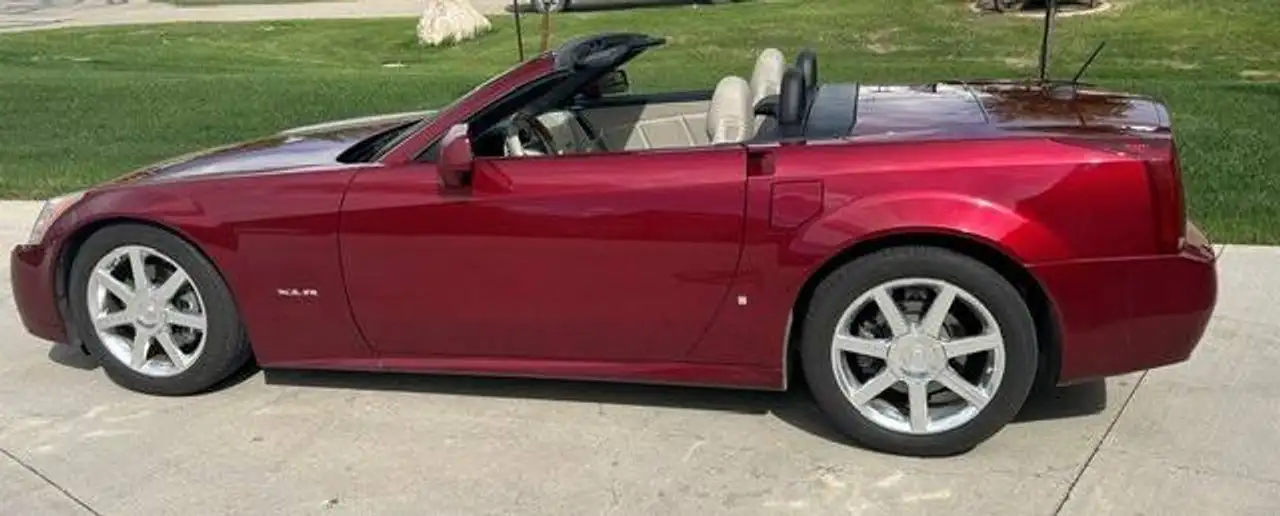 Cadillac XLR photo Cadillac XLR