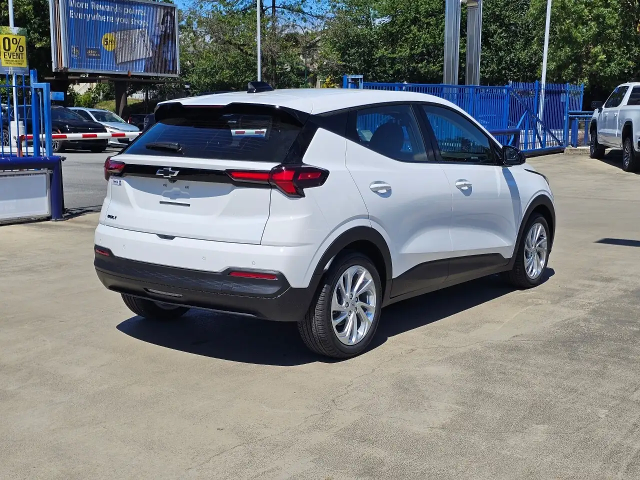 Chevrolet Bolt photo Chevrolet Bolt
