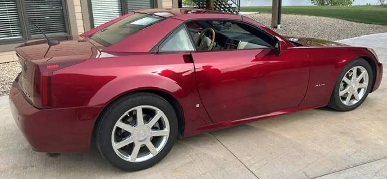 Cadillac XLR photo Cadillac XLR