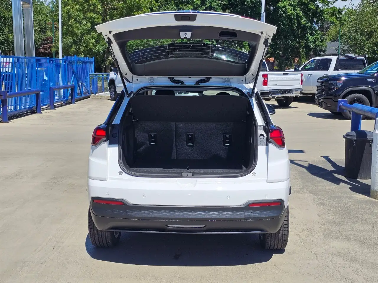 Chevrolet Bolt photo Chevrolet Bolt