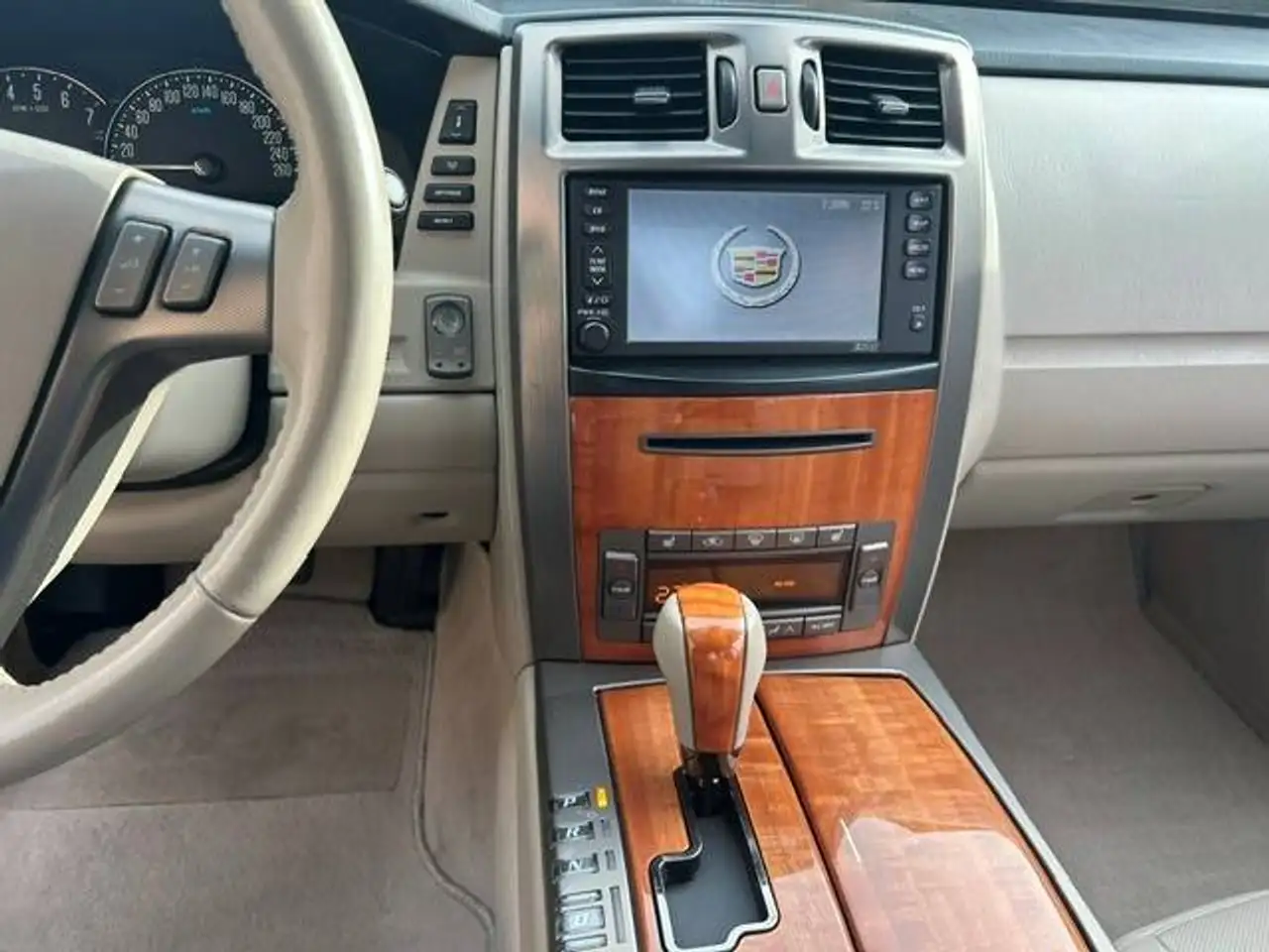 Cadillac XLR photo Cadillac XLR
