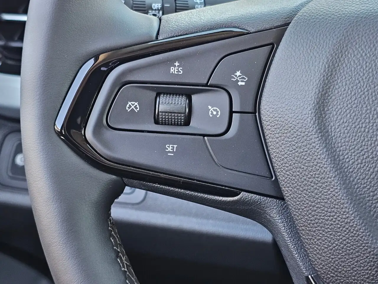 Chevrolet Bolt photo Chevrolet Bolt