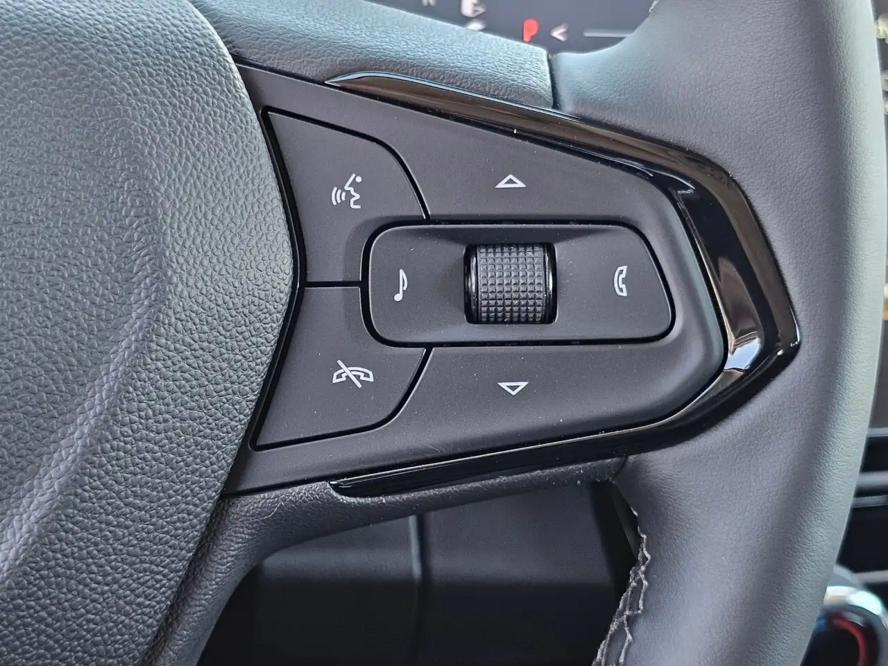Chevrolet Bolt photo Chevrolet Bolt