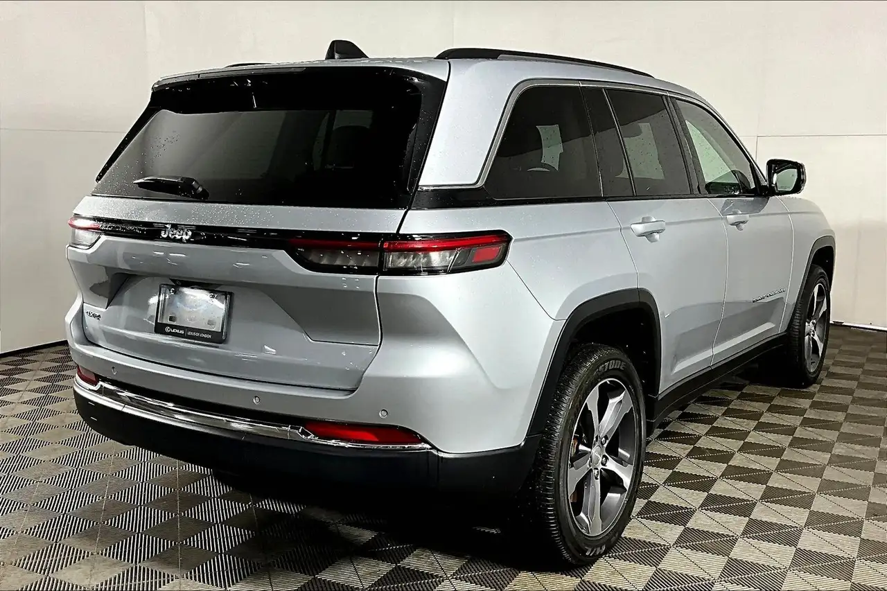 Jeep Grand Cherokee снимка Jeep Grand Cherokee