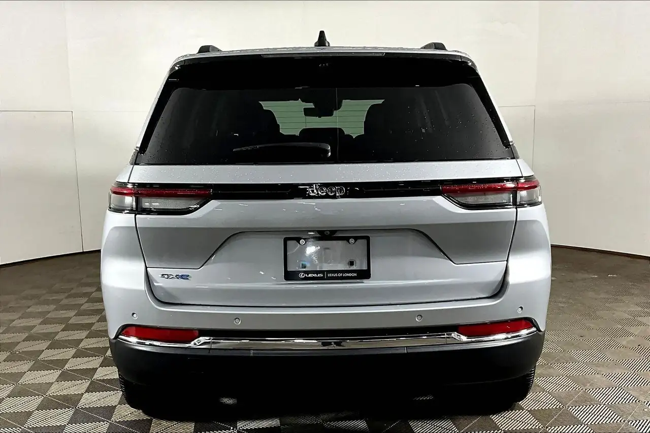 Jeep Grand Cherokee снимка Jeep Grand Cherokee