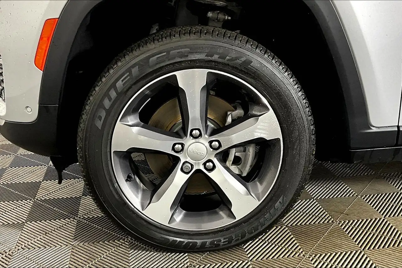 Jeep Grand Cherokee снимка Jeep Grand Cherokee
