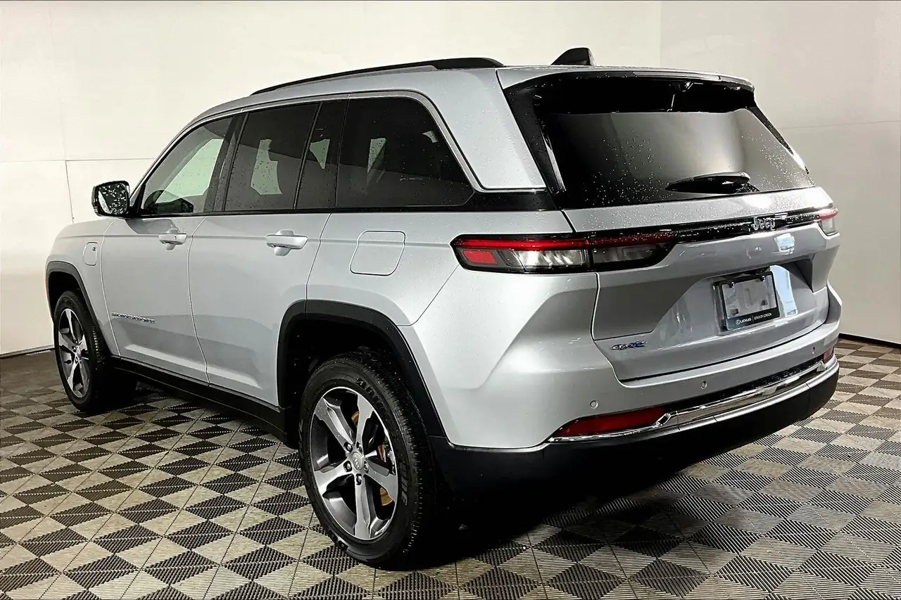 Jeep Grand Cherokee снимка Jeep Grand Cherokee