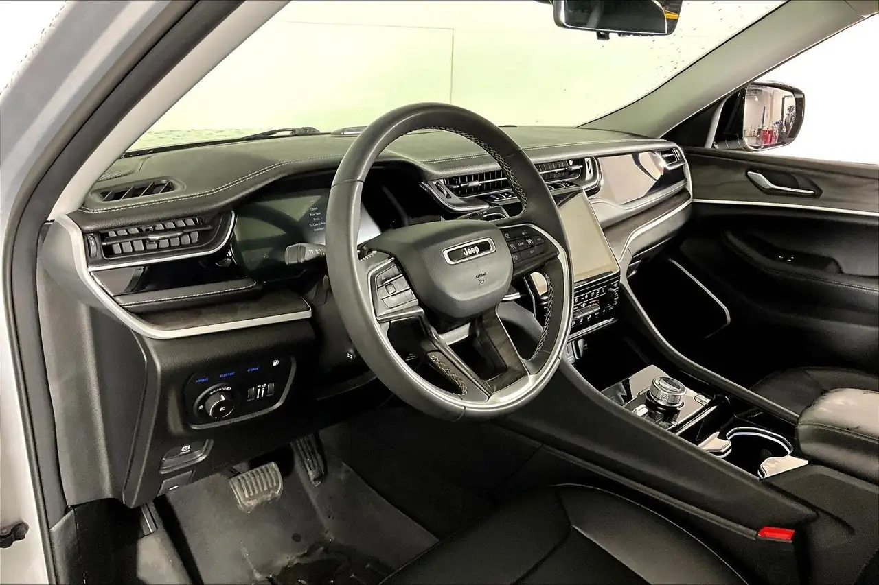 Jeep Grand Cherokee снимка Jeep Grand Cherokee