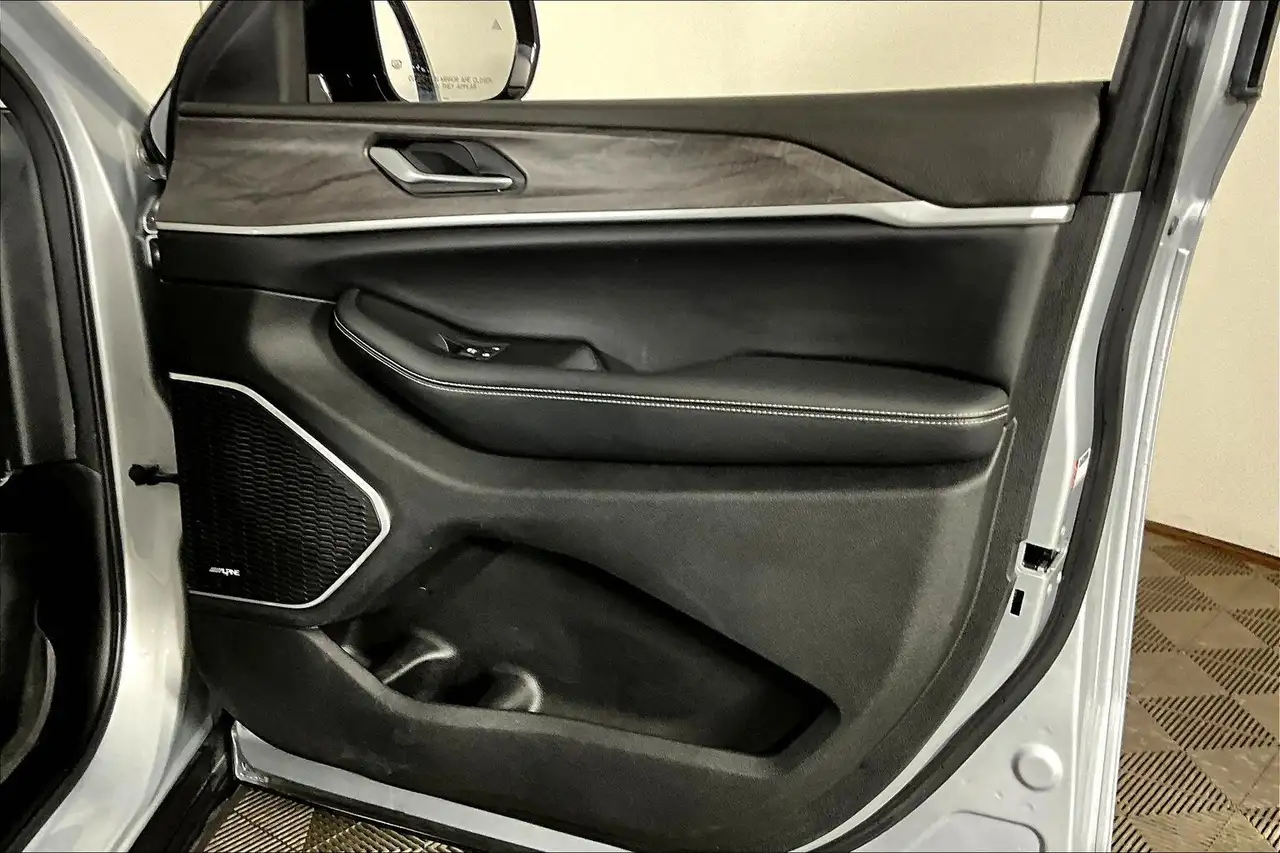 Jeep Grand Cherokee снимка Jeep Grand Cherokee
