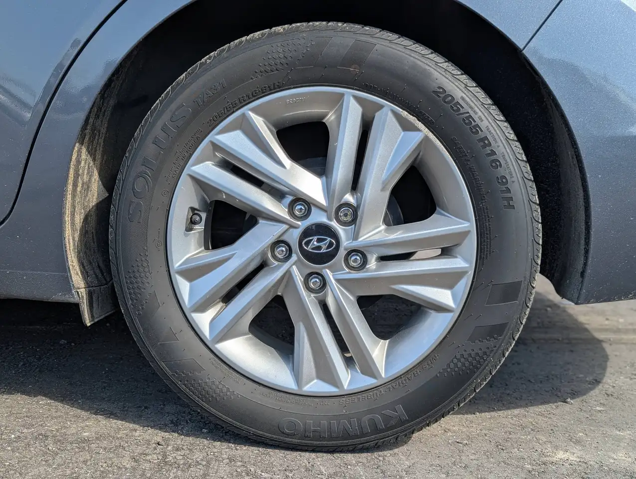 Hyundai ELANTRA снимка Hyundai ELANTRA