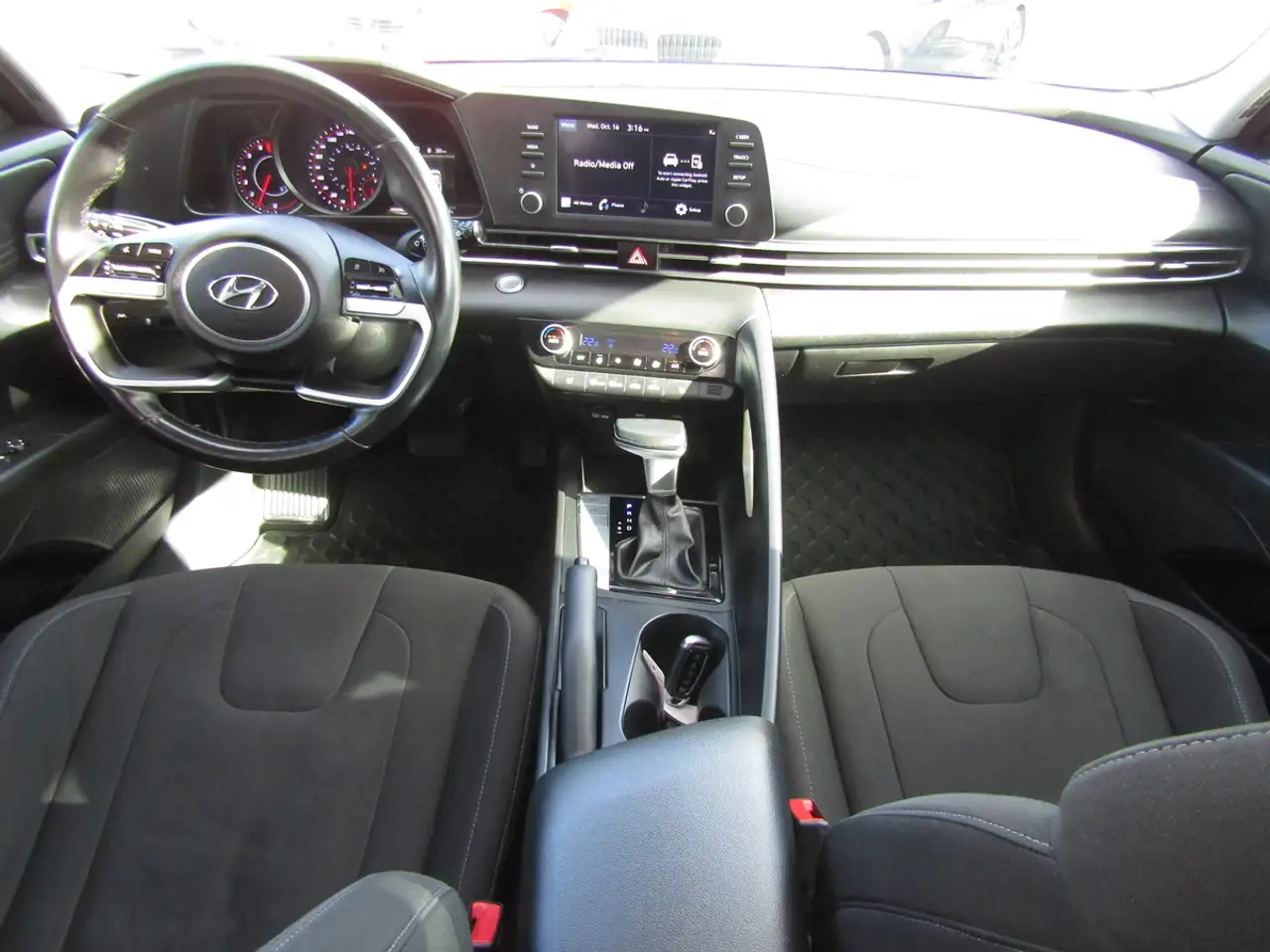 Hyundai ELANTRA снимка Hyundai ELANTRA